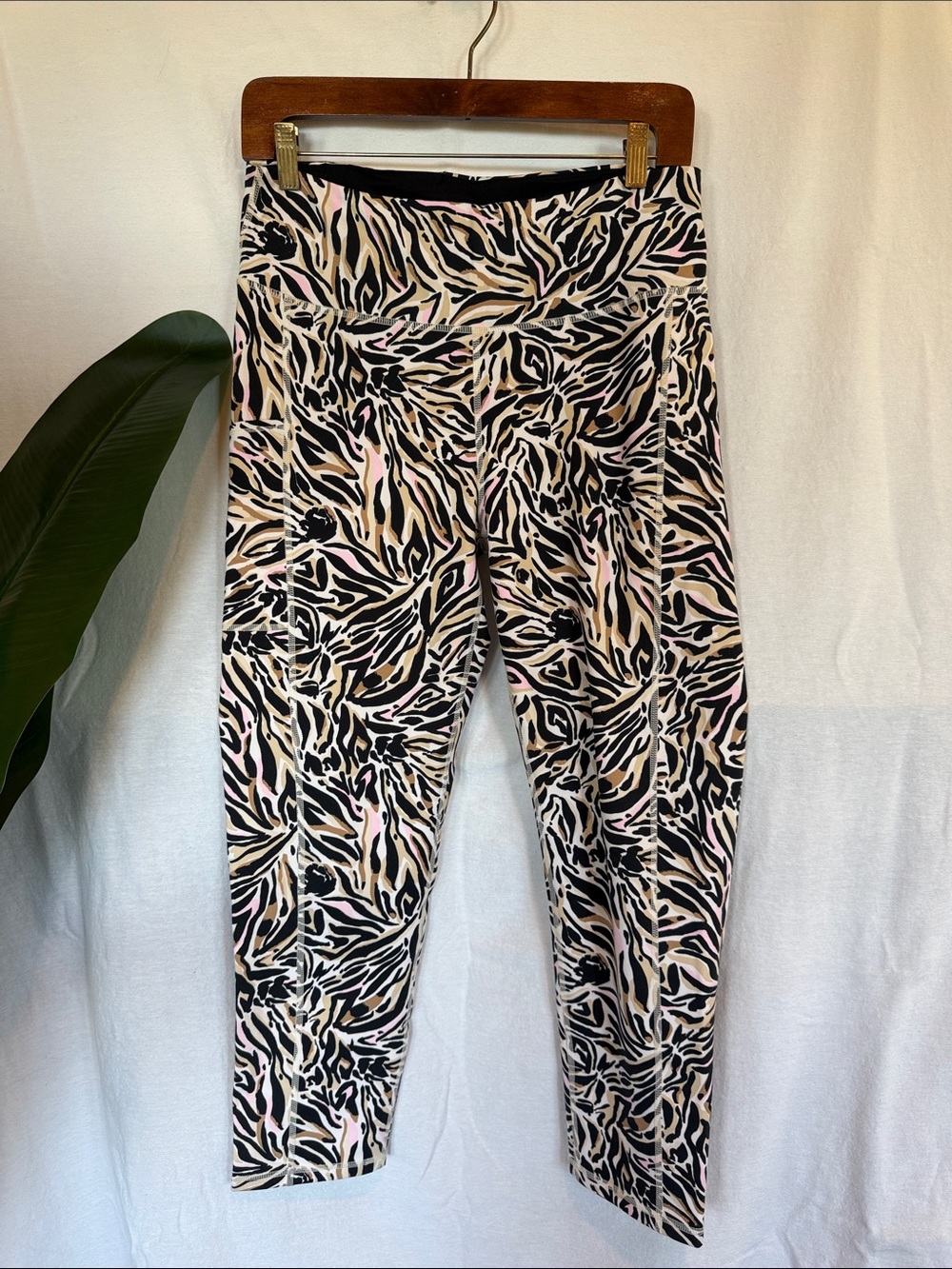 Women's Pink & Black Printed Leggings